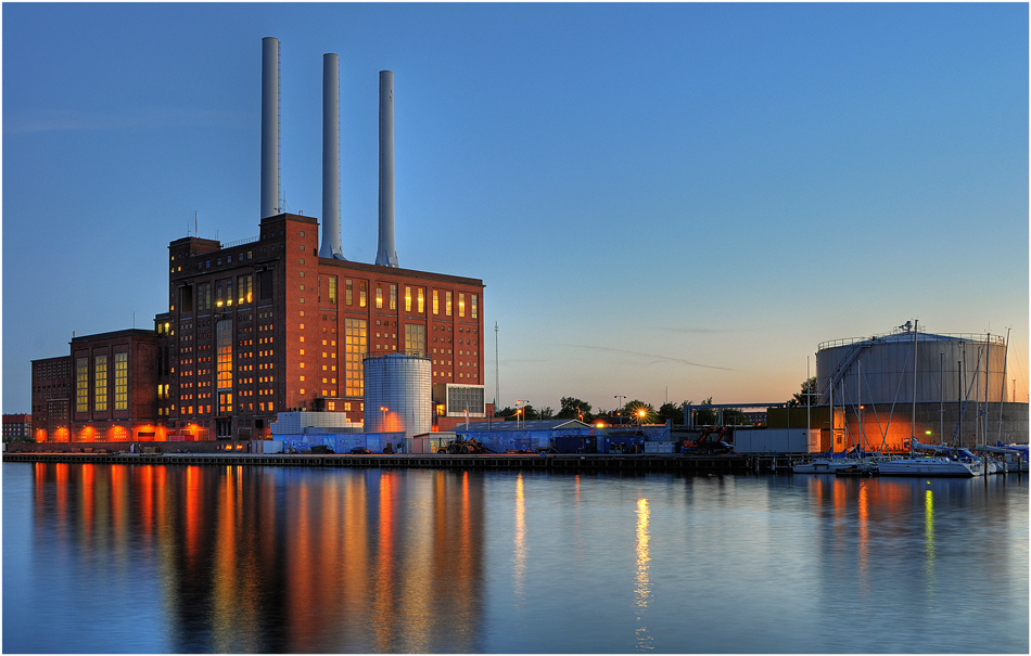 Svanemoellevaerket - the powerplant at night