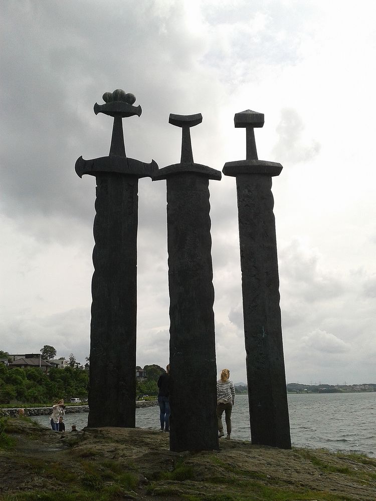 Sverd i fjell / Schwerter im Felsen