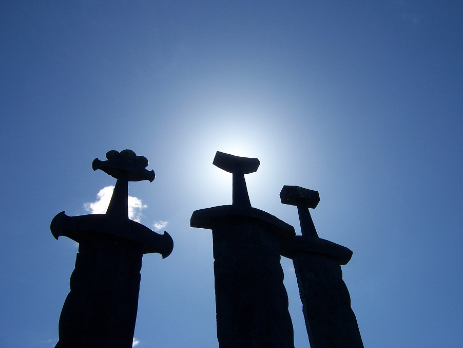 Sverd i fjell [Swords in Rock]