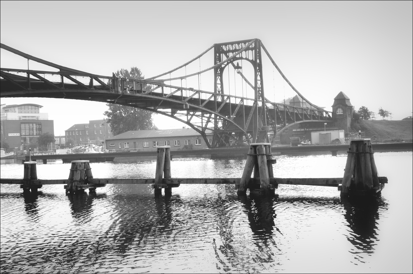 SW: Kaiser-Wilhelm-Brücke im Morgengrauen