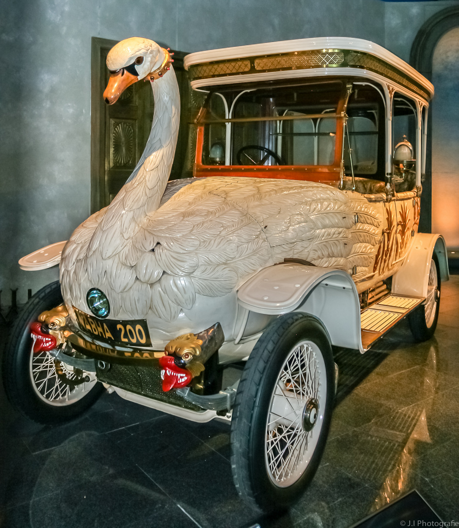 SWAN CAR 2