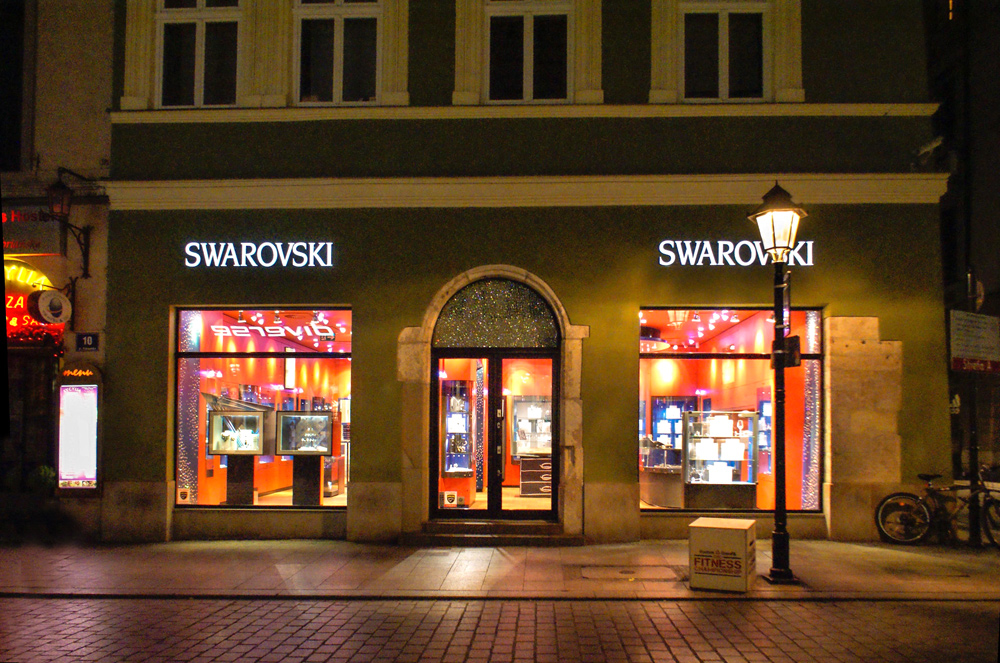 ** SWAROVSKI **