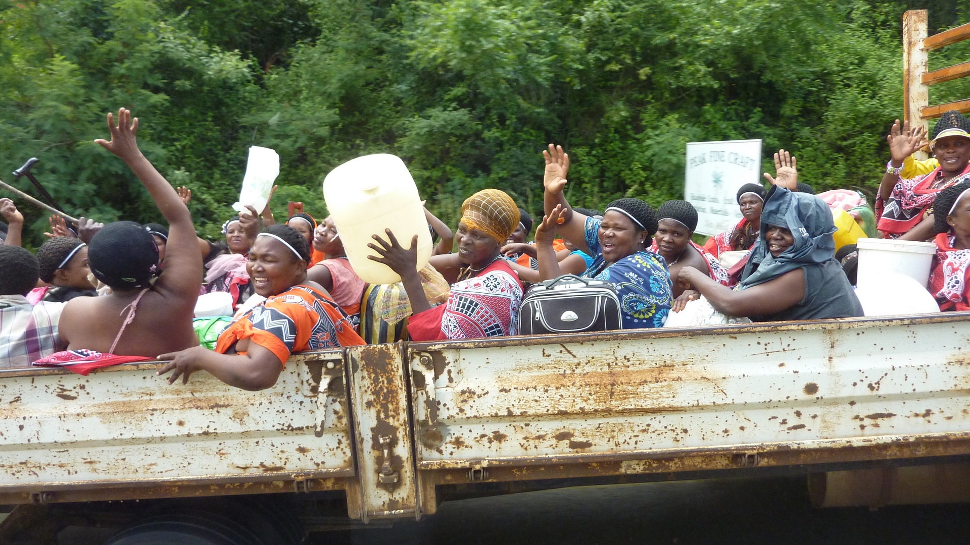 Swazi-Frauen unterwegs