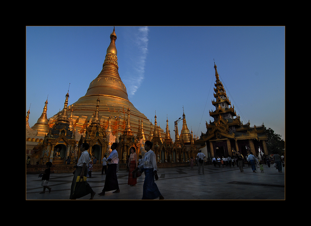 Swedagon Pagode im Abendlicht