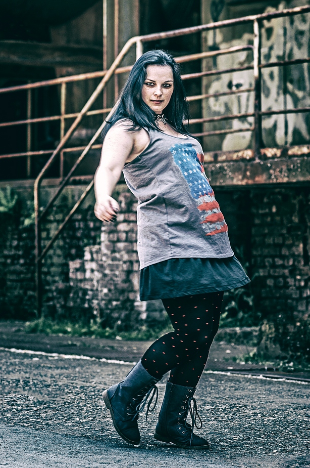 Swinging In The Wasteland Foto Bild Fashion Lifestyle