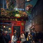 swinging Temple Bar