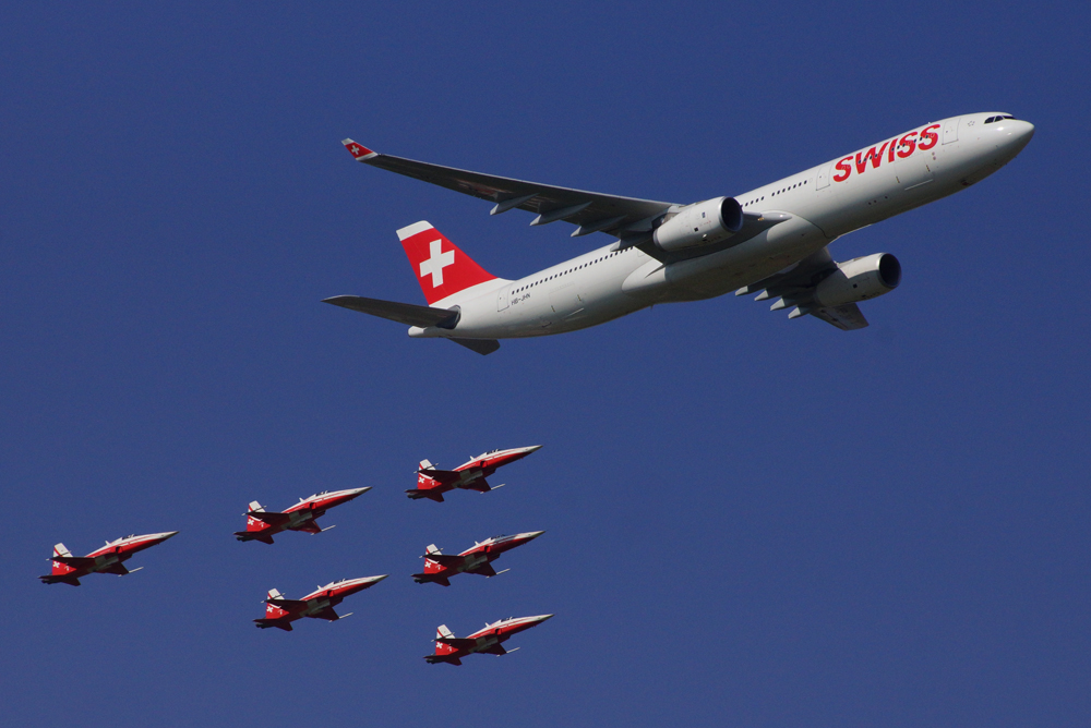 Swiss A-330 und Patrouille Suisse