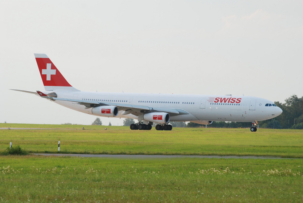 SWISS A 340-300