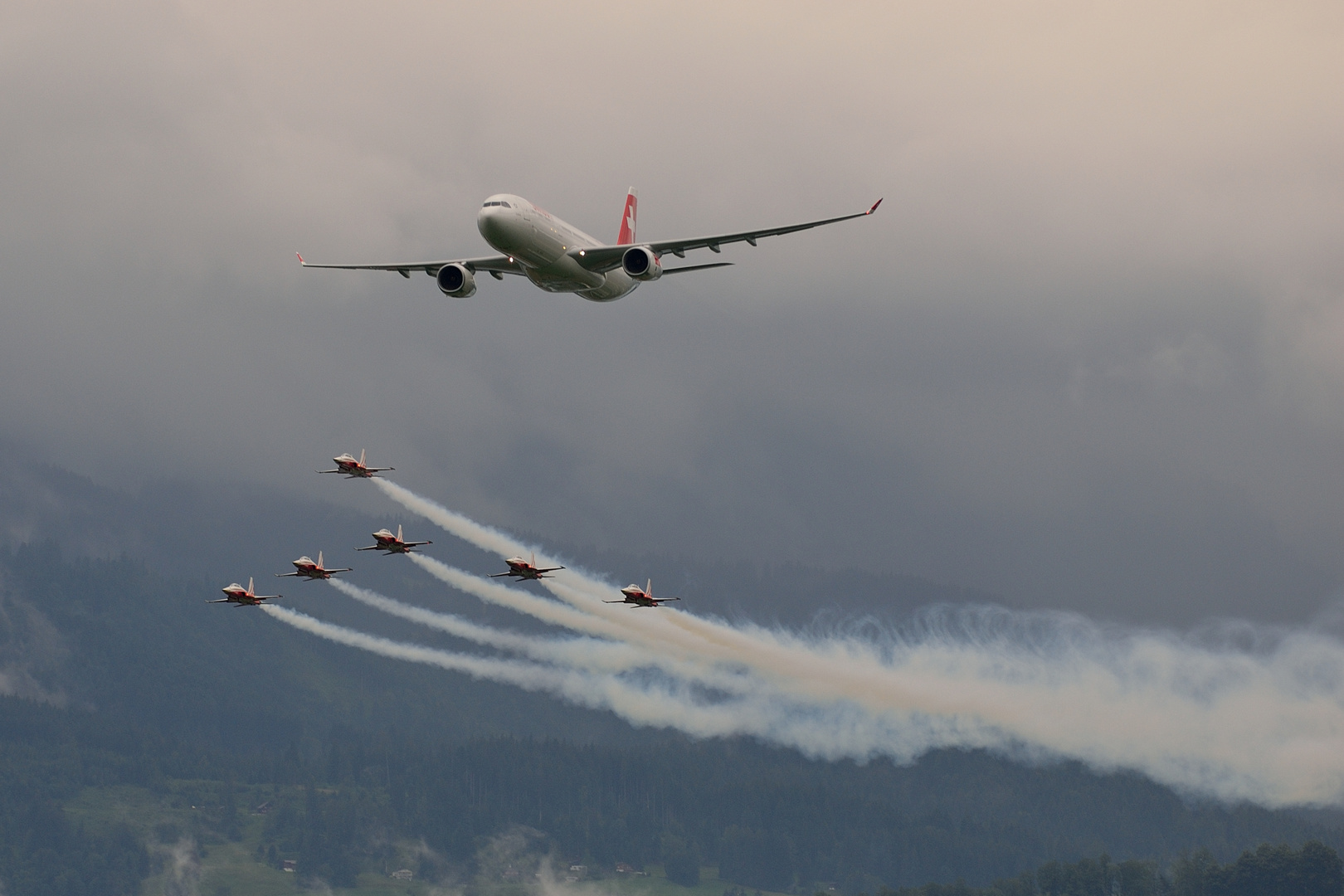 Swiss A330 + Patrouille Suisse