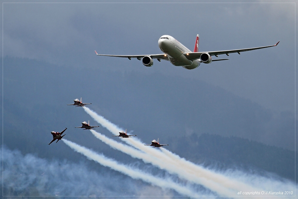 Swiss Airbus A330-300 + Patrouille Suisse