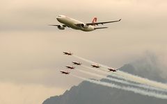 Swiss Airbus meets Patrouille Suisse