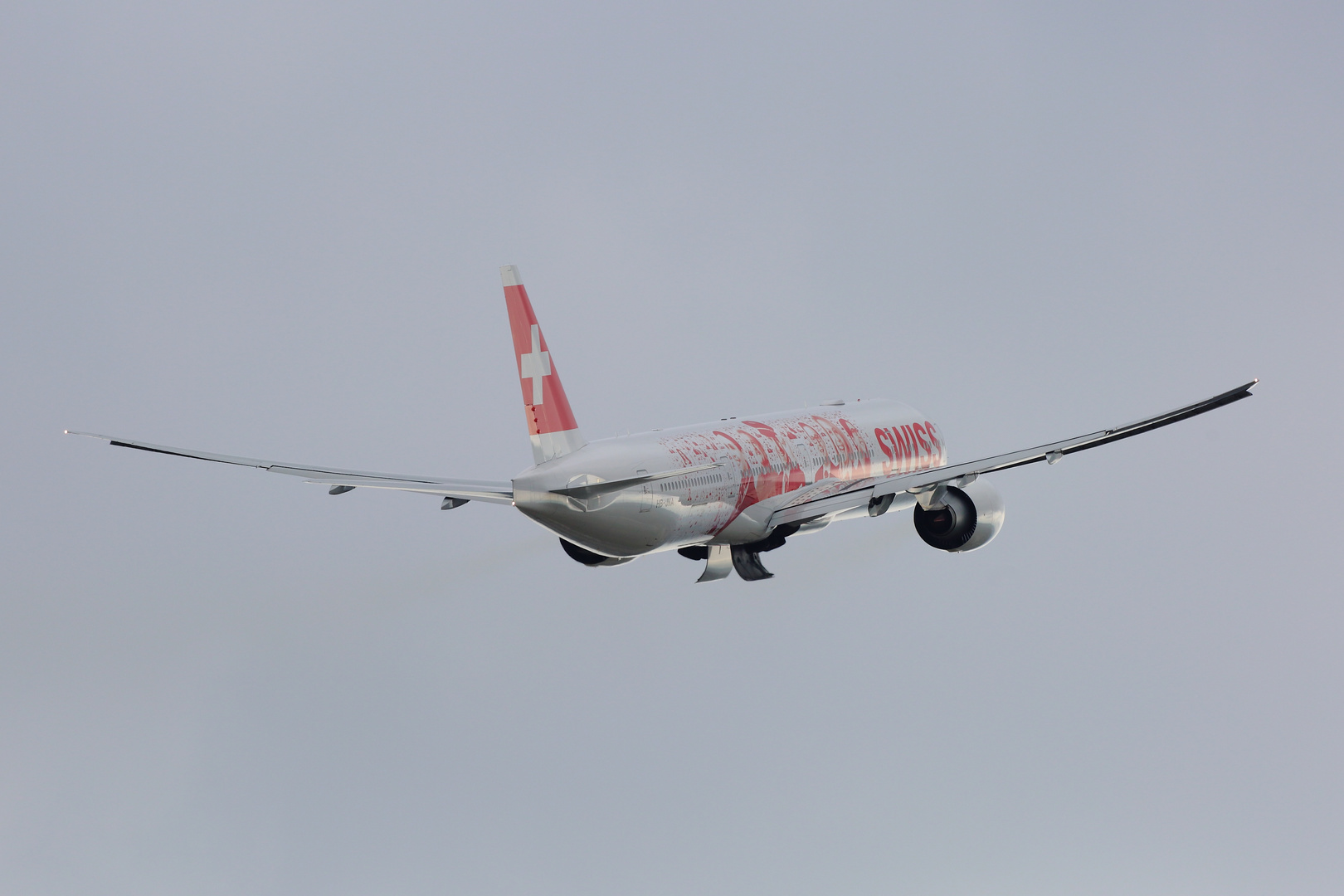 Swiss Boeing 777-300ER HB-JNA 2