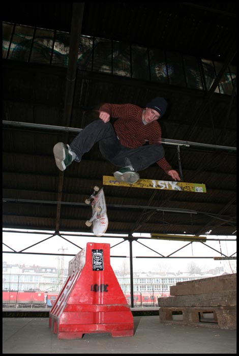 switch varial heelflip