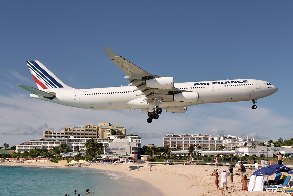 SXM - Air France A340-300