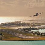 SXM Airport im Sonnenuntergang