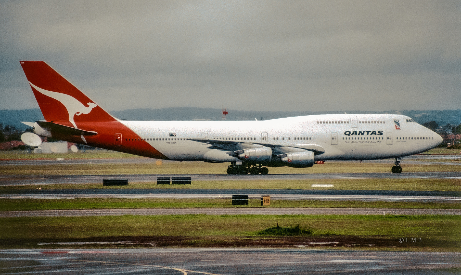 SYD QF 747-300 taxiing