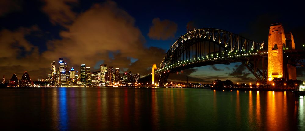 Sydney by Night by Melanie Viola 