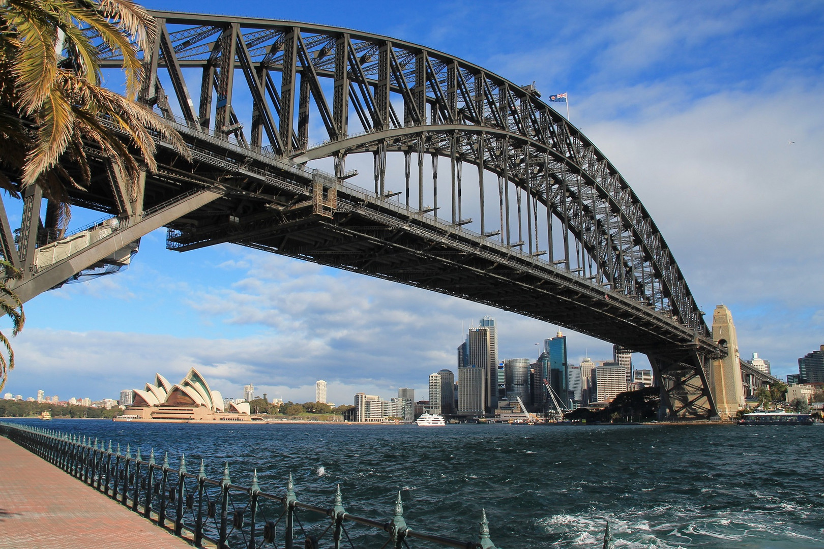 Sydney -Die Sydney-Harbour Bridge und das weltberühmte Sydney-Opera House-