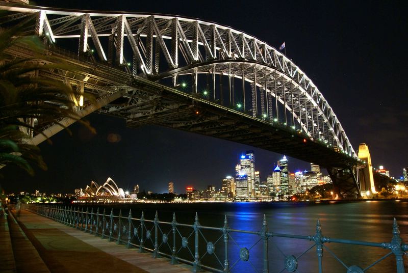 Sydney Harbour Bridge bei Nacht