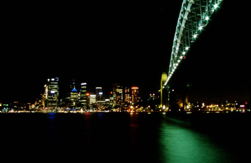 Sydney Harbour Bridge ... bei Nacht ... von links