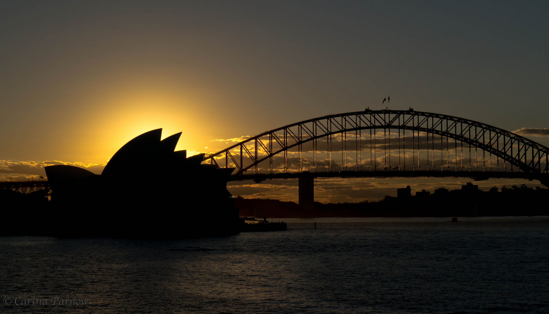 Sydney Harbour Bridge und das Opera House.