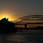 Sydney Harbour Bridge und das Opera House.