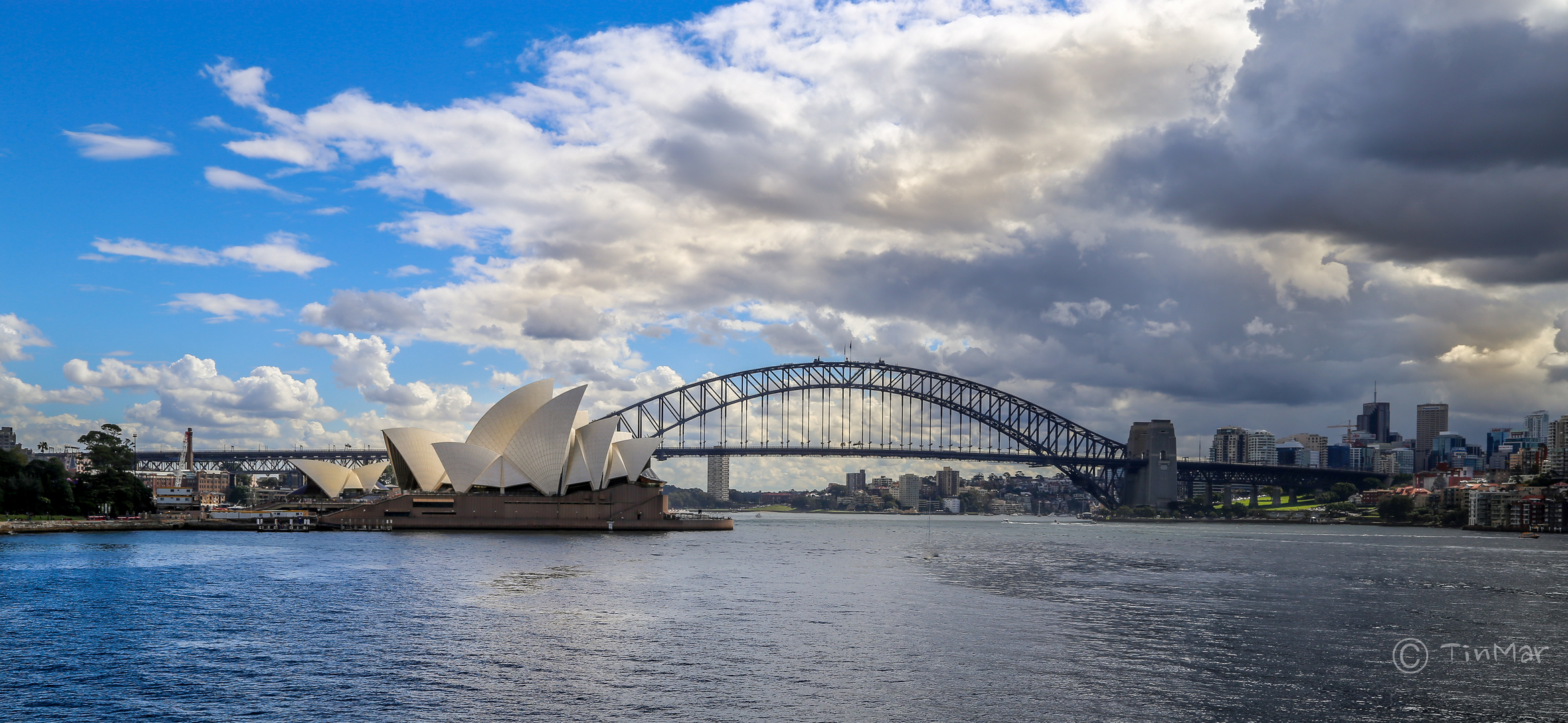 Sydney opera and bridge