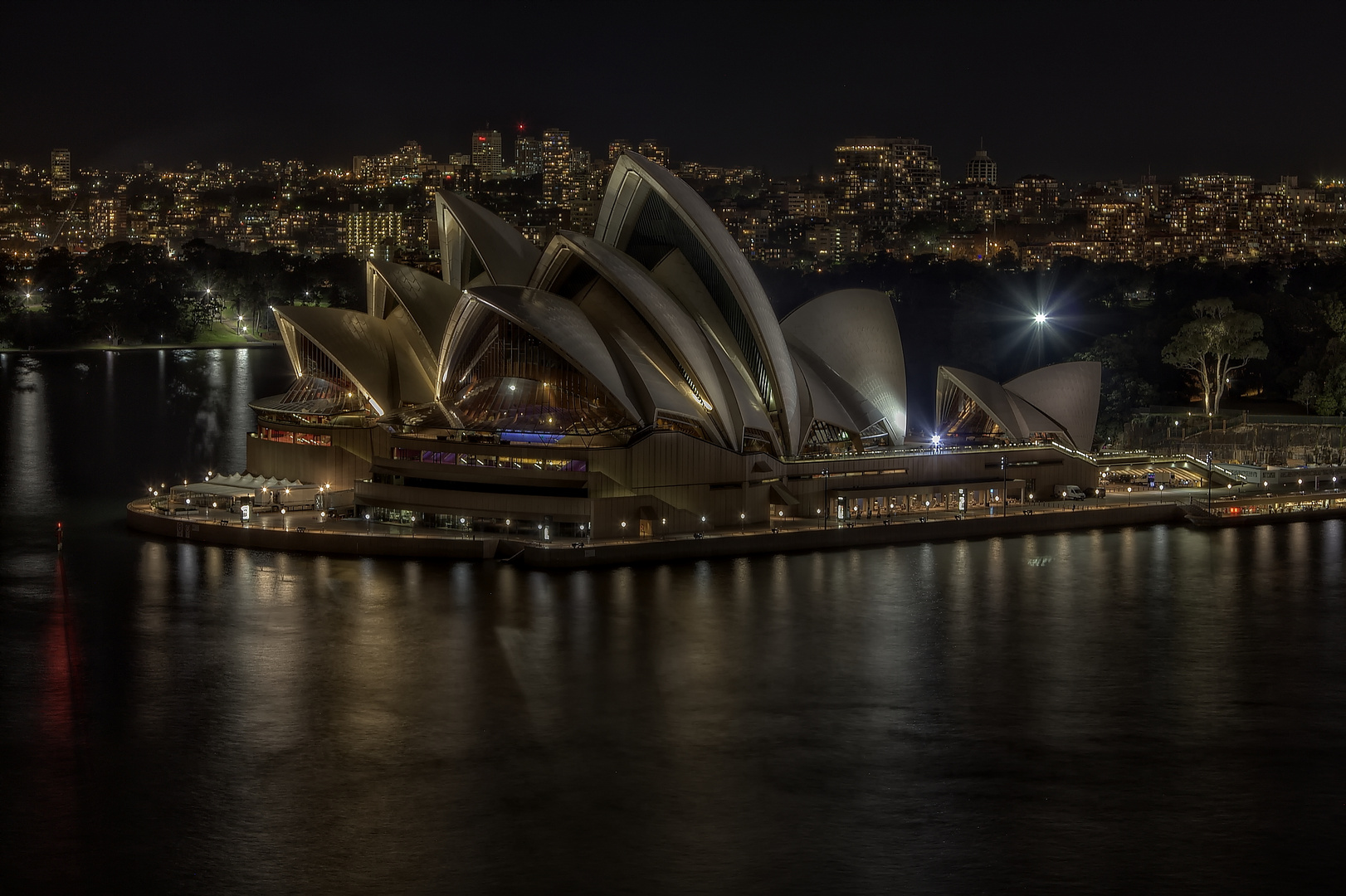 --- Sydney Opera House ---