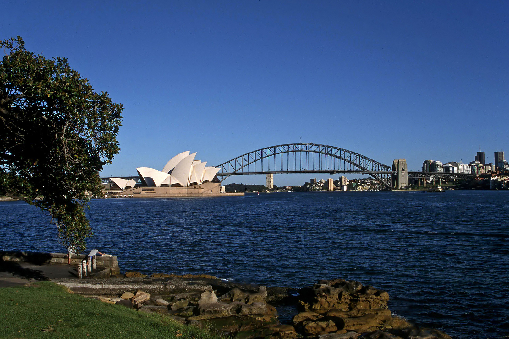 Sydney Opera House and Harbour Bridge (coat hanger) 12. Oktober 2001