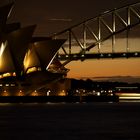 Sydney Opera House und Harbour Bridge bei Sonnenuntergang