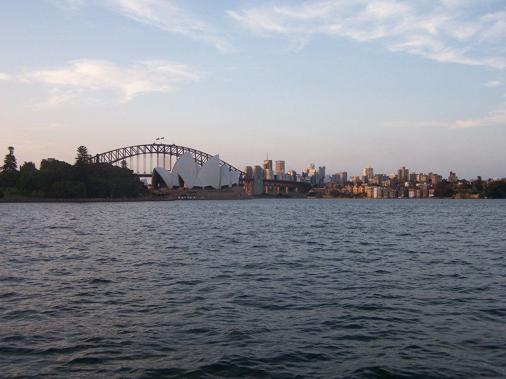 Sydney Opera House und Harbour Bridge im Sonnenuntergang