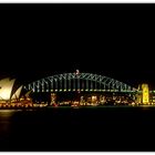 Sydney Opera House und Sydney Harbour Bridge bei Nacht