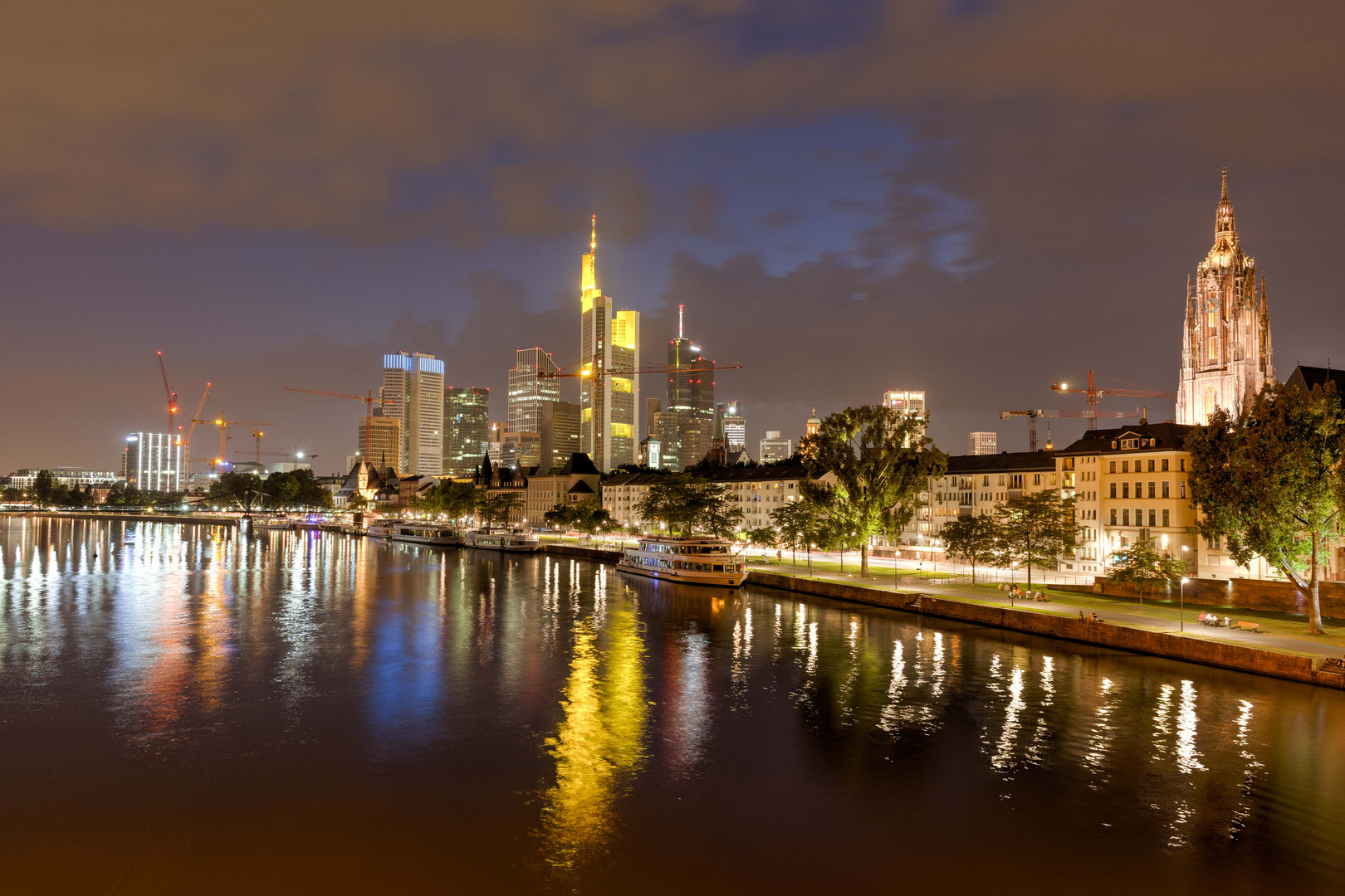 Sykline Frankfurt von der Alten Brücke