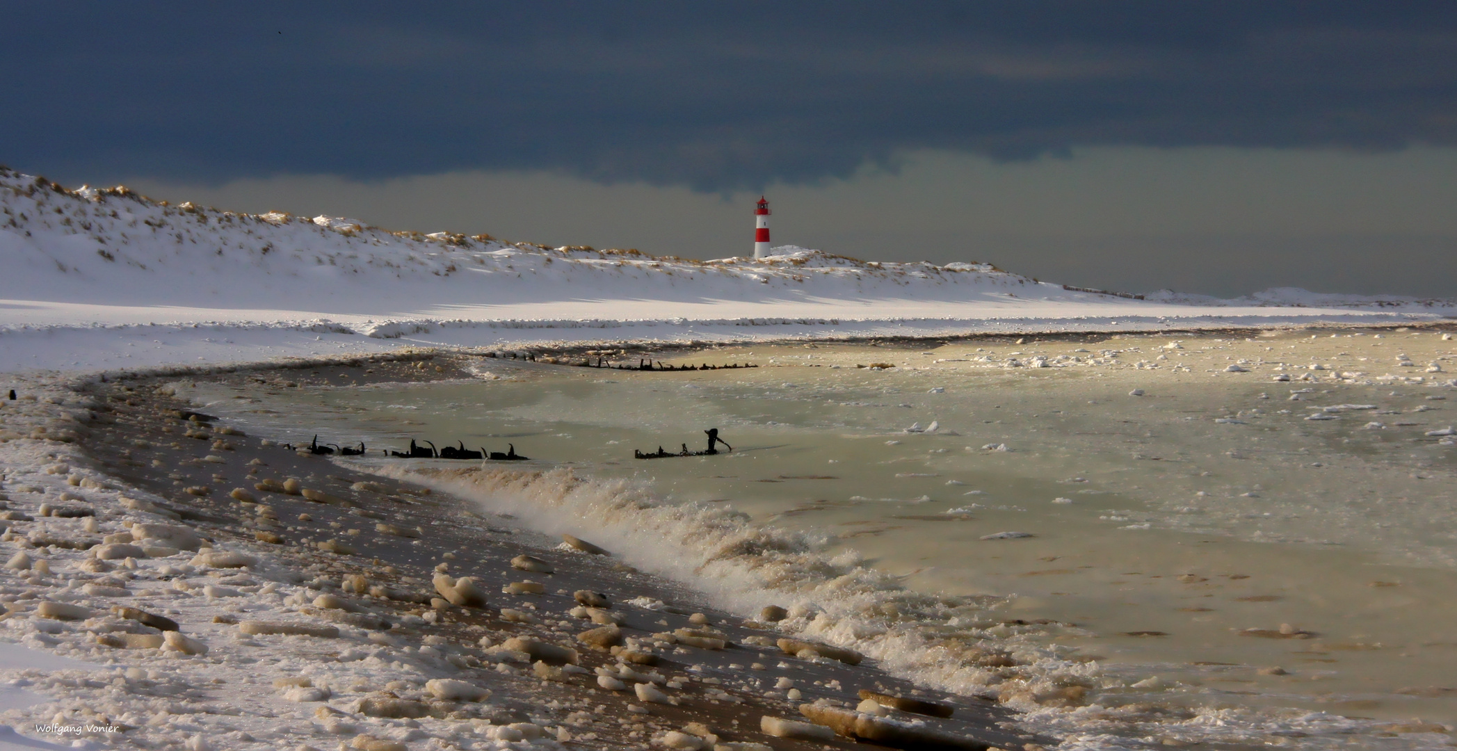 Sylt-Ellenbogen bei Eis und Schnee mit Leuchtturm Ost