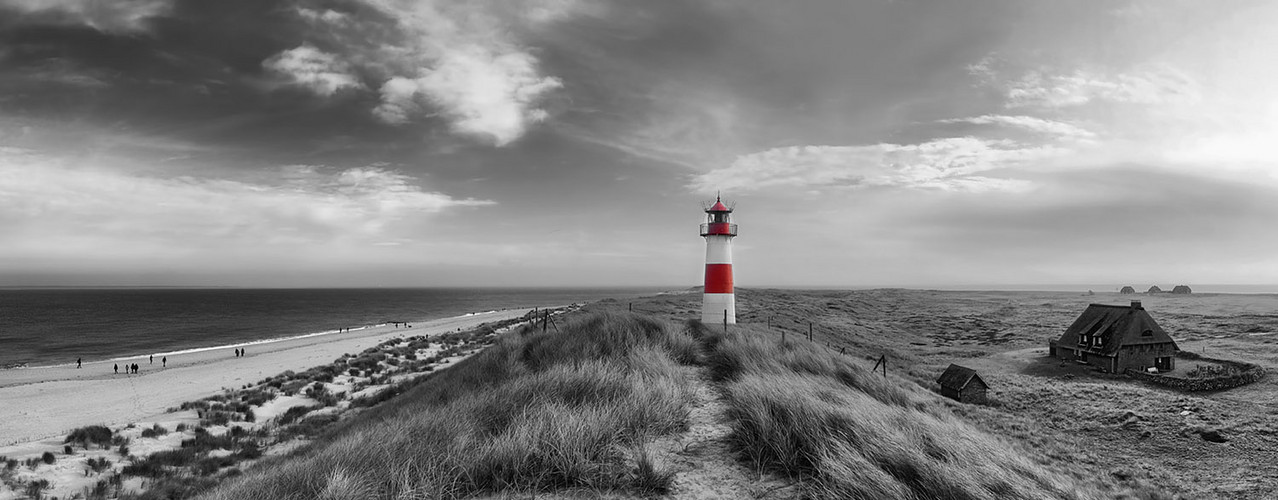 Sylt, Ellenbogen mit Leuchtturm, schwarz-weiss, teilcoloriert, Panorama