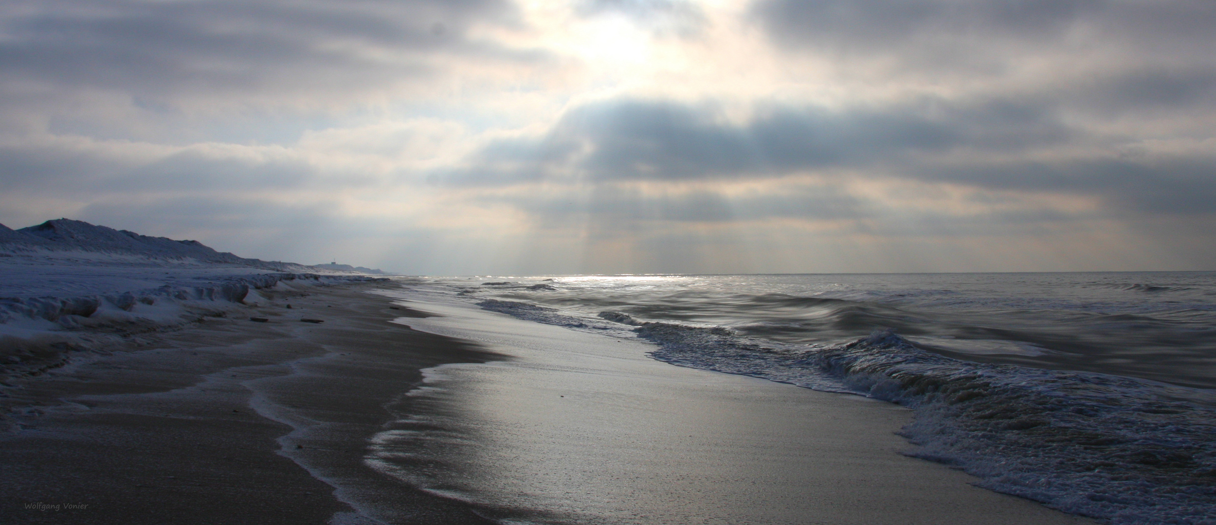 Sylt Meer und Wellen bei Gegenlicht