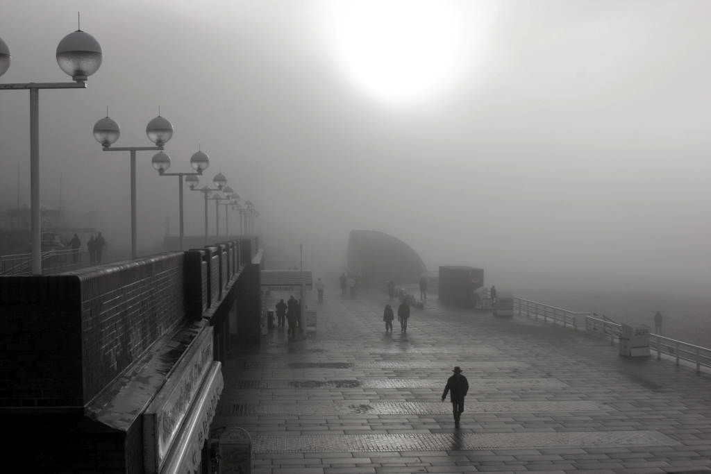 Sylt-Westerland-Nebel-Promenade-Menschen