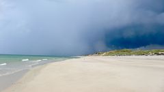 Sylter Strand ist auch bei Regen hell