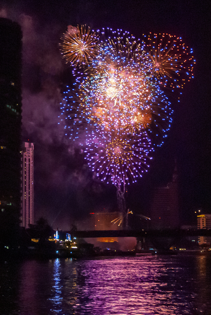 Sylvester celebration over Chao Praya