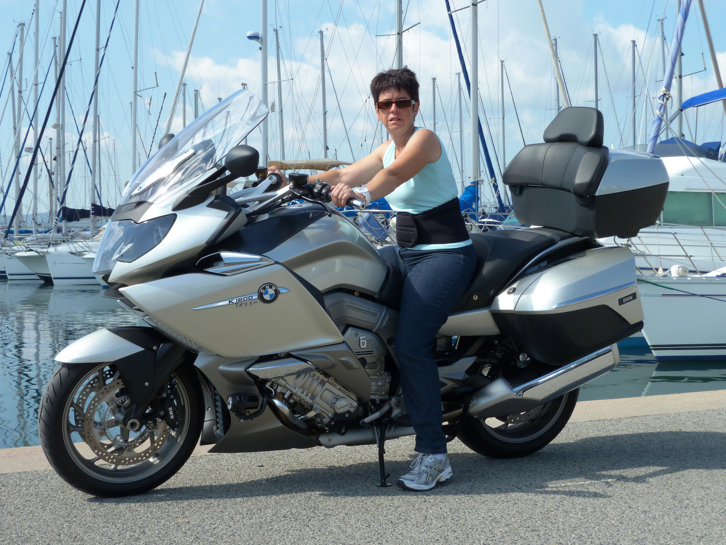 Sylvie auf BMW K1600 GTL