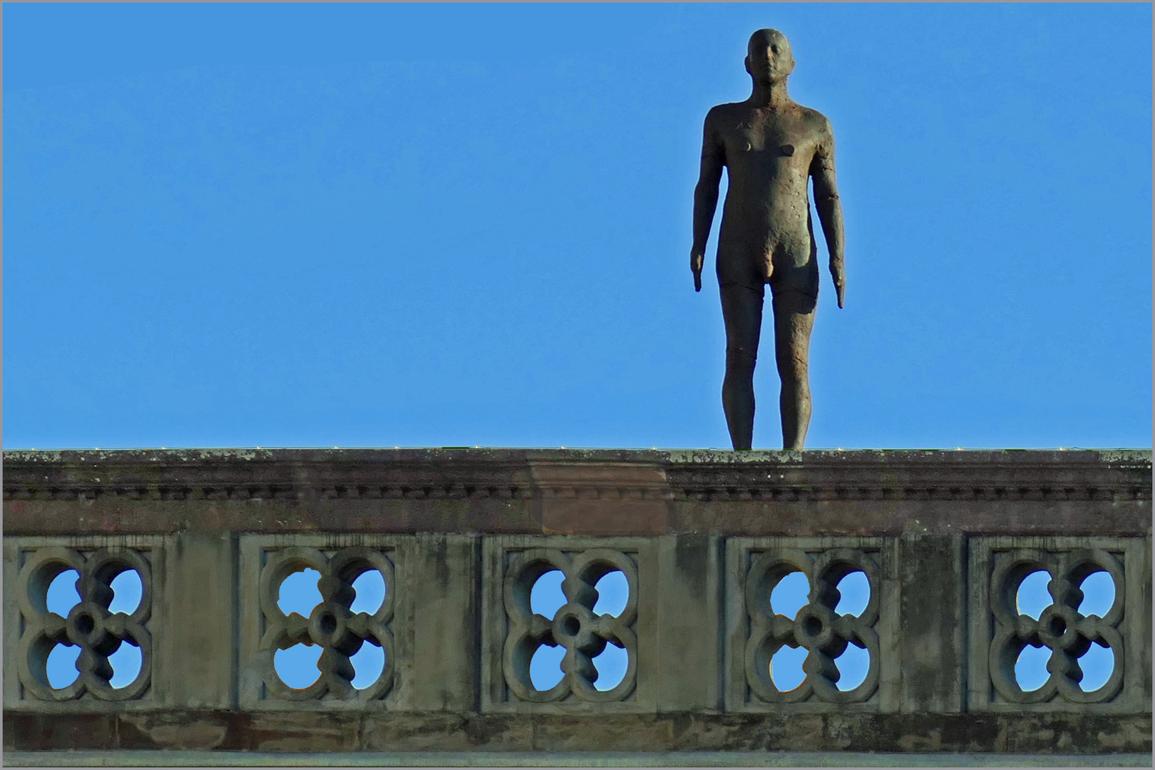 symbolisme d une oeuvre de  A Gormley...