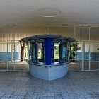 Symmetrie - Haupteingang des Freibades auf der Maarau