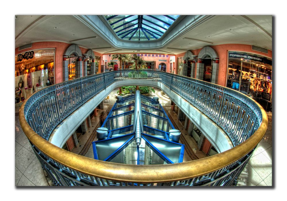 Symmetrie - West Indies Shopping Mall,