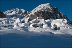 SYMPHONIE IN WEISS-BLAU