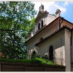 Synagoge mit dem alten jüdischen Friedhof