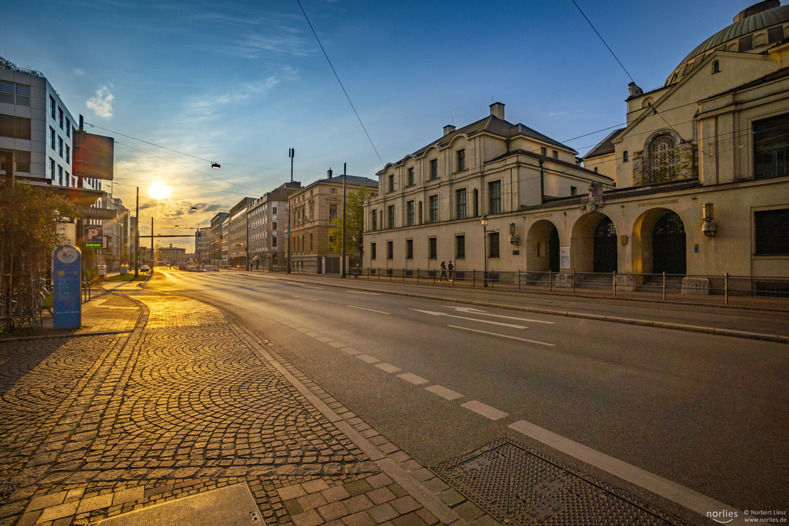 Synagoge mit Gegenlicht