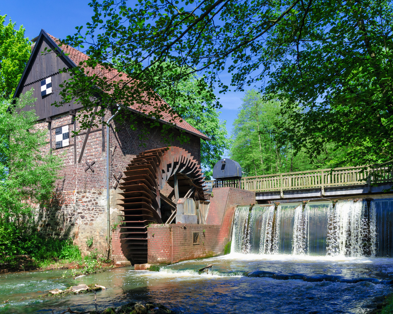 Sythener Mühle mit Mühlenbach