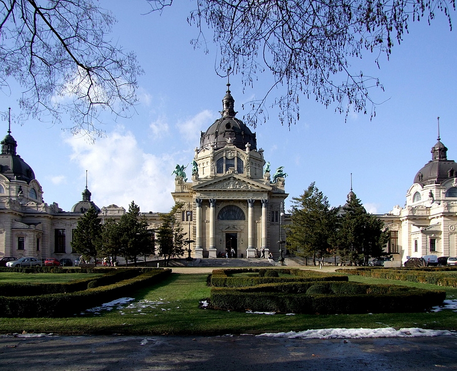 Széchenyi-Bad Budapest  Geradegerichtet.......es geht doch! §:-))