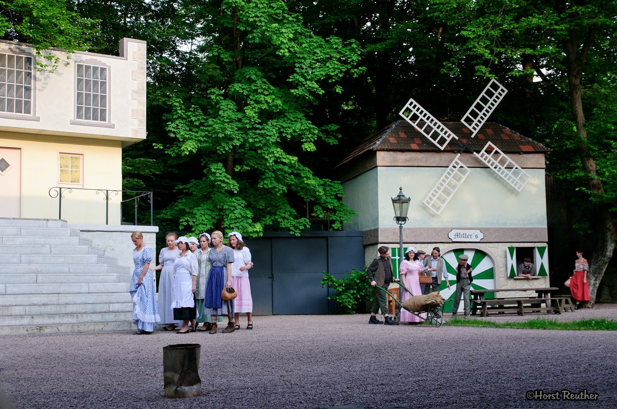 Szene aus dem Musical "My Fayr Lady" in der Herdringer Freilichtbühne.