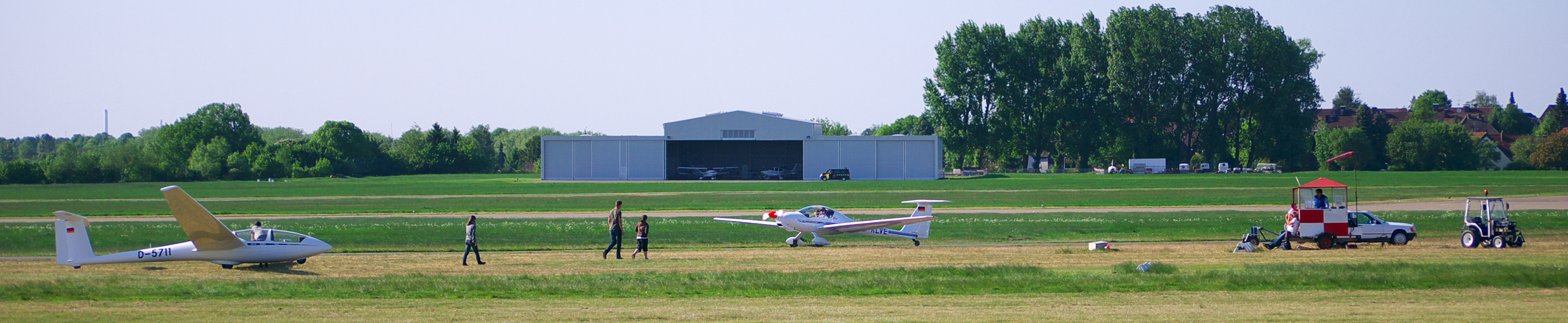 Szene Segelflugplatz Essen -Mühlheim